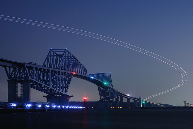 ☆東京ゲートブリッジと飛行機の光跡A