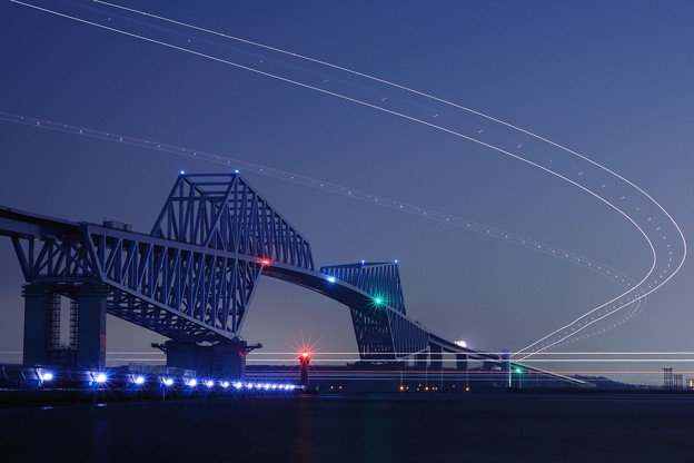 ☆東京ゲートブリッジと飛行機の光跡B