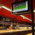 写真: 地下鉄のTV