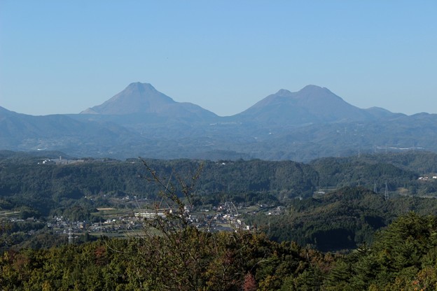 写真: 鶴見岳と由布岳