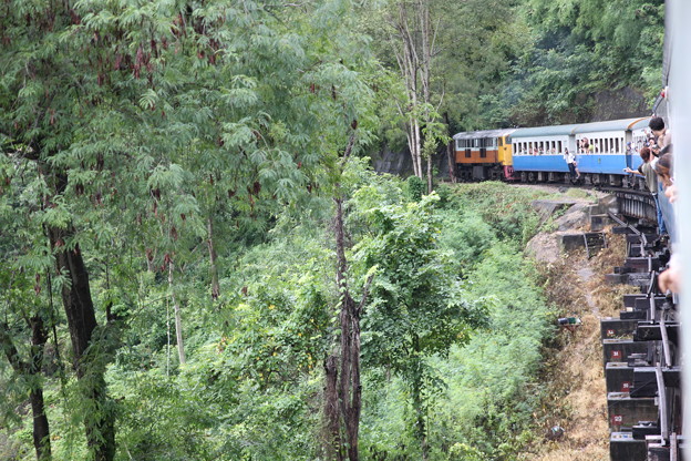 写真: 泰緬鉄道の旅