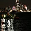 写真: 夜の横浜港