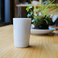 写真: 陶器のカップ