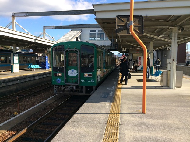 写真: 後免駅に到着した、土佐くろしお鉄道ごめん・なはり線の高知行き列車
