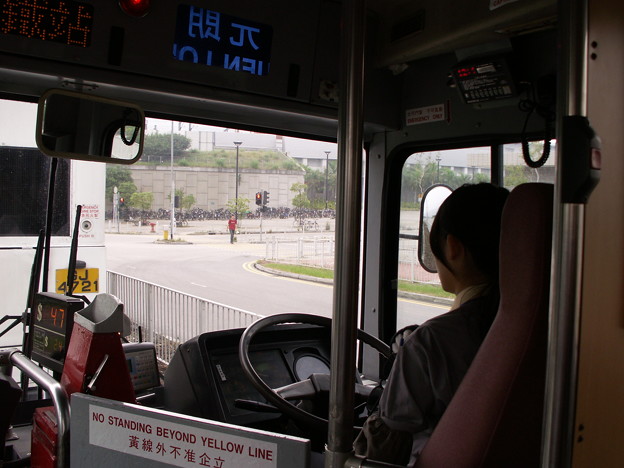 香港の女性バスドライバー