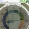 写真: 只今の外気温( ベランダ) ３８℃…頑張れエアコン！