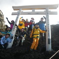 写真: 東北の高校生の富士登山2019応援登山　頂上到着！