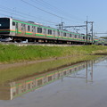 写真: 東北本線普通列車 水面にどう映るか調整