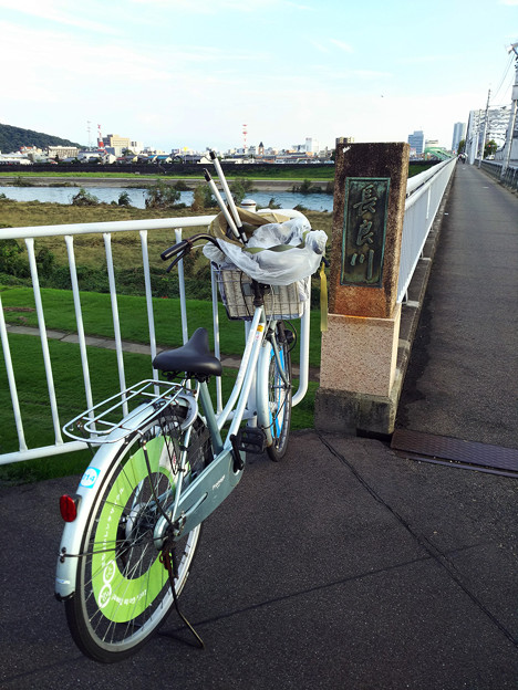 写真: 自転車と長良川20160926