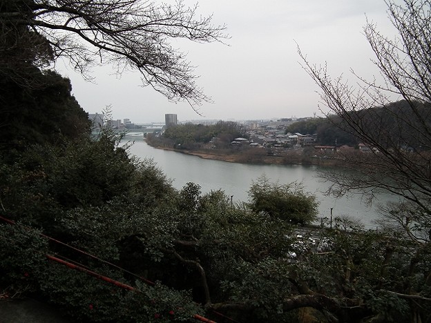 写真: 石山寺瀬田川遠景20101230