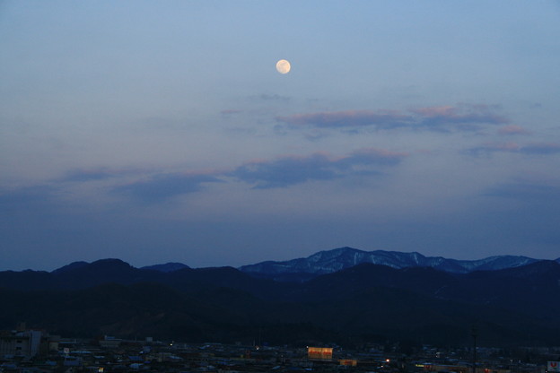 写真: 月のある風景