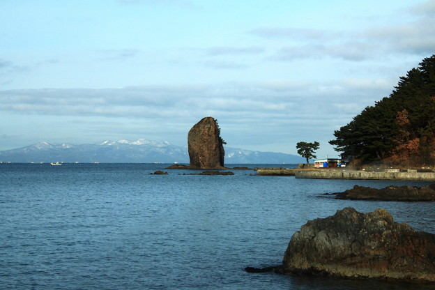 写真: 帆立岩と津軽半島01