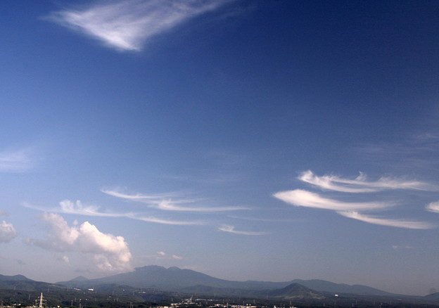 写真: 雲と八甲田山