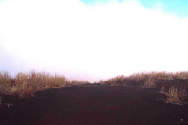 写真: 明神山からの霧