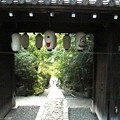 写真: 高台寺山門の提灯