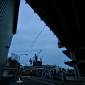 写真: 愛宕踏切新幹線高架下
