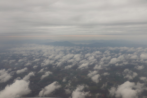 積雲と高層雲と支笏湖と