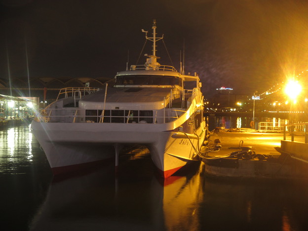 夜の博多港　　１