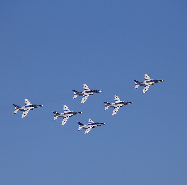 写真: ブルーインパルス６機編隊飛行（４）