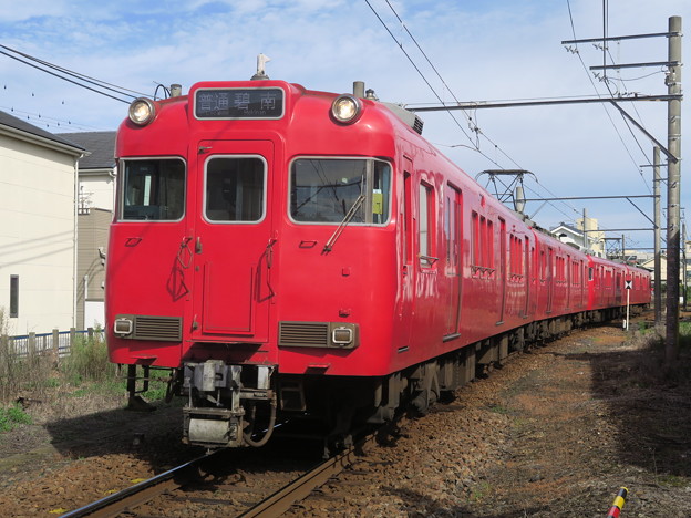 写真: 高浜みなと赤い電車
