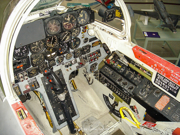 写真: T-33練習機 飛行開発実験団 61-5221 前席 コックピット DSC00125-2