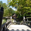 写真: 観心寺・拝殿前の反り橋