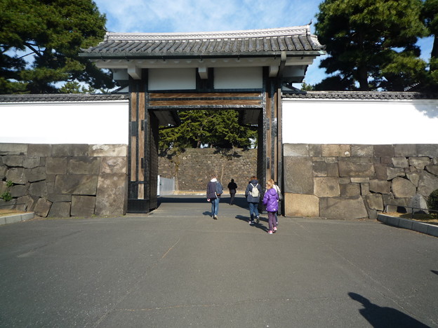 写真: 皇居　桜田門