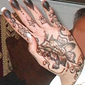 写真: 花嫁さんの手のヘナ