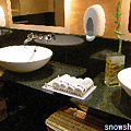 写真: 高級ホテルのトイレ