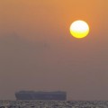 写真: 東京湾の落日