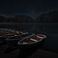 秋の静寂　月明りの夜湖畔