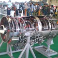 写真: 純国産のＦ３-ＩＨＩ-３０ターボファンジェットエンジン