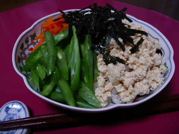 写真: 豆腐de３色丼