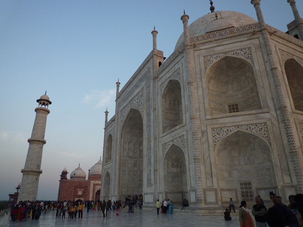写真: 17　ﾀｰｼﾞ･ﾏﾊﾙ の墓廟とﾐﾅﾚｯﾄ Taj Mahal with minaret & Mosque