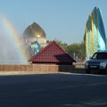 写真: ｼﾙｸﾛｰﾄﾞの虹と金ﾋﾟｶﾄﾞｰﾑ  Golden dome over the rainbow