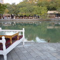 ｼﾙｸﾛｰﾄﾞのｶﾌｪ(ﾁｬｲﾊﾅ)　Cafe next to the pond , Silk Road