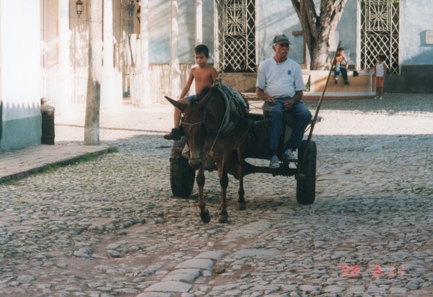 荷馬車の走る旧市街 ｷｭｰﾊﾞ Horse-drawn vehicle ,Torinidad