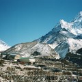 新雪のｴﾍﾞﾚｽﾄ街道の村 ｱﾏﾀﾞﾌﾞﾗﾑ&amp;ﾛｰﾂｪ  Ama Dablam &amp; Lhotse