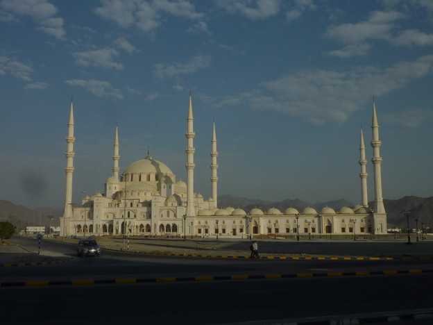 朝のｸﾞﾚｰﾄ・ﾓｽｸ ､ﾌｼﾞｬｲﾗ　Fujairah Great Mosque,UAE