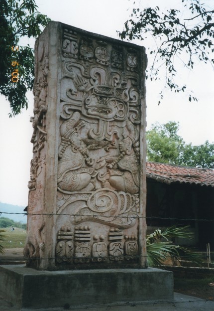 写真: ｻﾝ･ｱﾝﾄﾞﾚｽ遺跡石碑　ｴﾙｻﾙﾊﾞﾄﾞﾙ　Ruinas de San Andrés