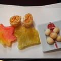 写真: ＊舞い降りし紅葉と紛う生麩かな Lunch at Hanbeifu
