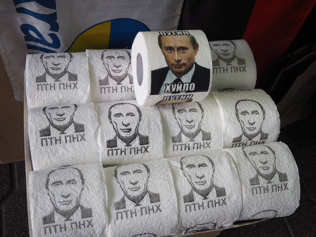 プーチンの顔に糞を塗る Thus Hated Putin