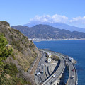 写真: 富士山と高速道路