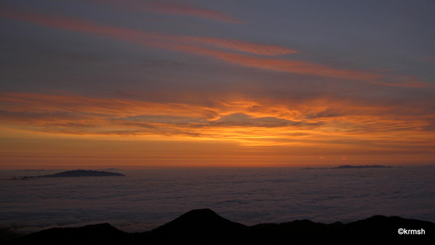 写真: 朝焼けと雲海