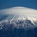 写真: 2月1日富士宮からの昼間富士山〜いい感じの笠雲が出現しました(^ ^)
