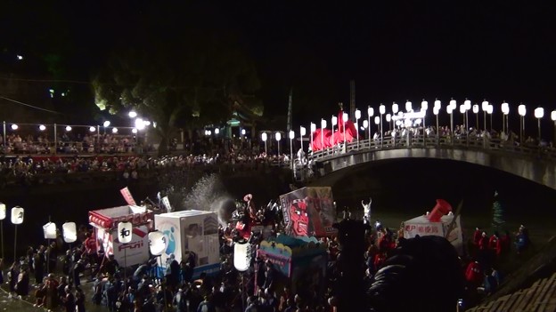 写真: 和霊大祭2015　走り込み14　太鼓橋の掛け合い5