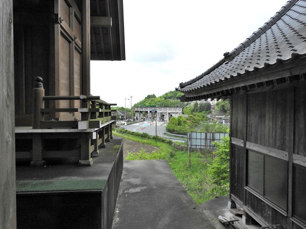写真: 代太郎のお宮から見える天瀬高塚インター