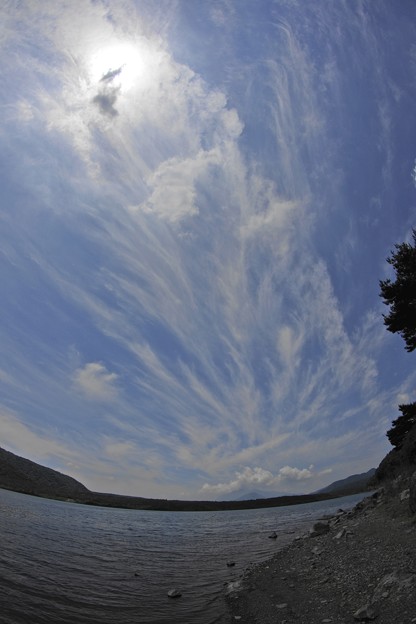 写真: 西湖の空