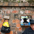写真: 2012.03.12　ハノイ　文廟の塀　床屋