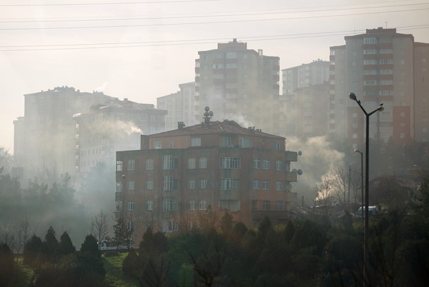 写真: 2011.01.28　トルコ　イスタンブル　朝の煙立つ街